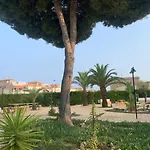 Апартаменты Under The Palm Trees