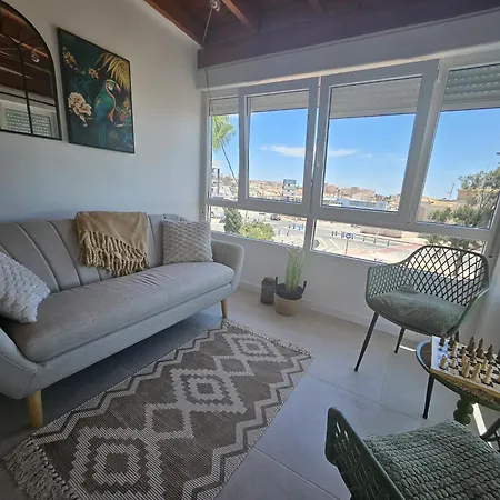 Under The Palm Trees 公寓