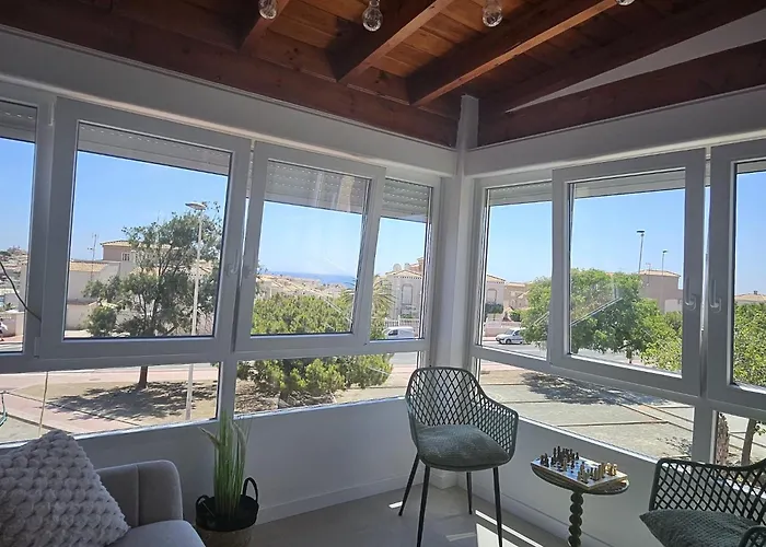 公寓 Under The Palm Trees 托雷维耶哈